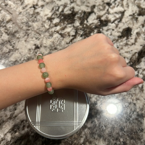 Hand Crafted by Sky & Seashells “Strawberry Leaves” Stretch Beaded Bracelet - Picture 2 of 2